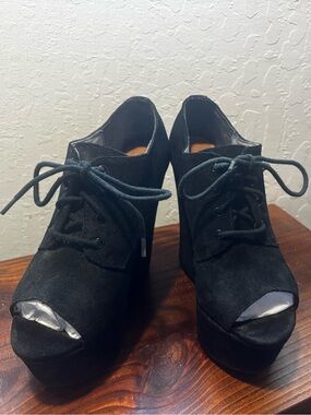 Steve Madden Windupp wedge platform peep toe bootie in black suede